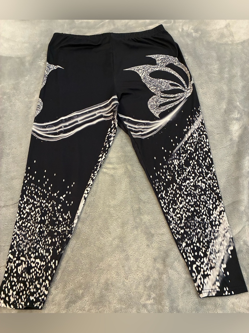 Women’s Capri Black/White Leggings Size XXL